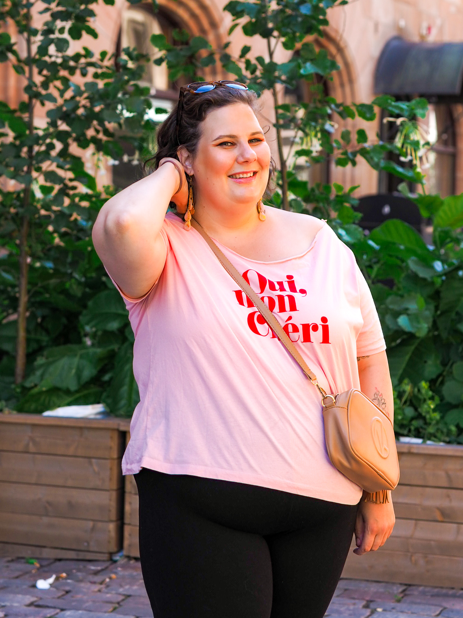 Oui mon cheri - vaaleanpunainen t-paita - BMH - Big mamas home by Jenni
